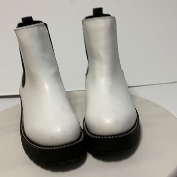 Madden Girl Cindy Lug Boots, White. 8.5. Awesome tiktokfave. Ontrend - Picture 2 of 7